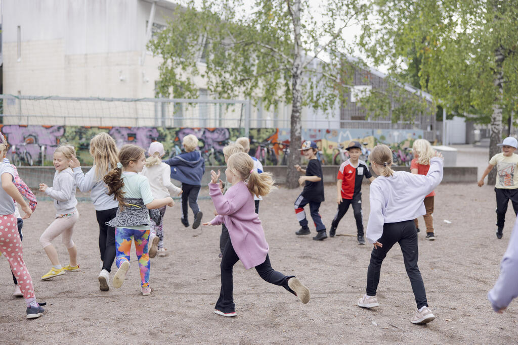 Eftermiddagsverksamheten erbjuder barn trevliga aktiviteter efter skoldagen.    Bild: Maija Astikainen