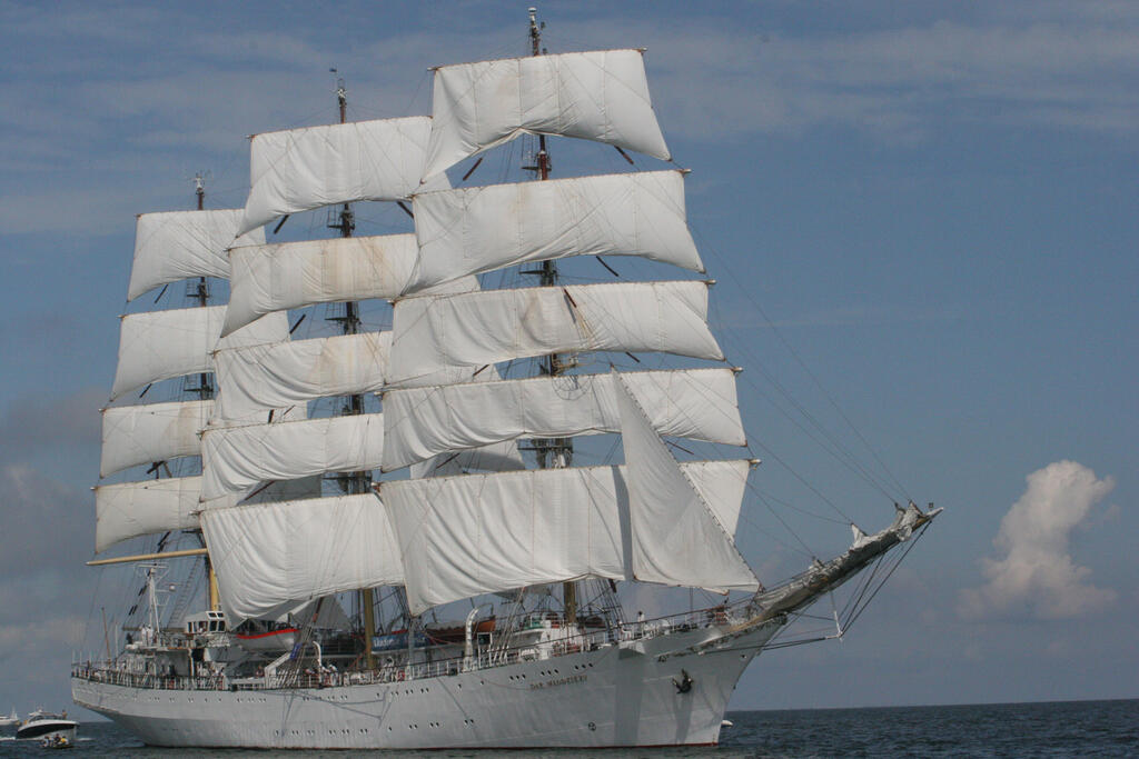 One of the main attractions of the Tall Ship Races event is the Polish sailing ship Dar Młodzieży, which is over 100 meters long. Photo: Sail Training International