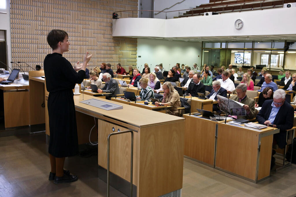 Kaupunginvaltuustossa Keskiviikkona Kyselytunti | Helsingin Kaupunki