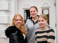 Freja Grönqvist, Emilia Sundström och Celina Siggberg studerar alla vid Brändö gymnasium.