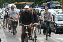 Pyöräilijöitä kadulla Tanskassa.