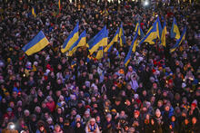 Ukrainan sodan syttymisen vuosipäivän tilaisuus Senaatintorilla.