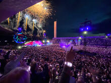 Coldplayn konsertti Olympiastadionilla.