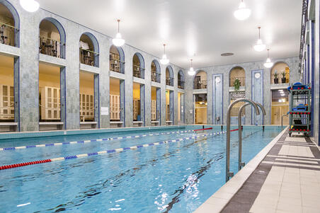 Kolmen radan uima-allas.