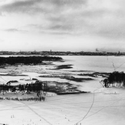 Jään peittämä Vanhankaupunginlahti ilmakuvassa 1938.