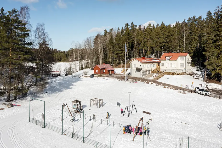 Ilmakuva Pirttimäen ulkoilumajan alueesta.