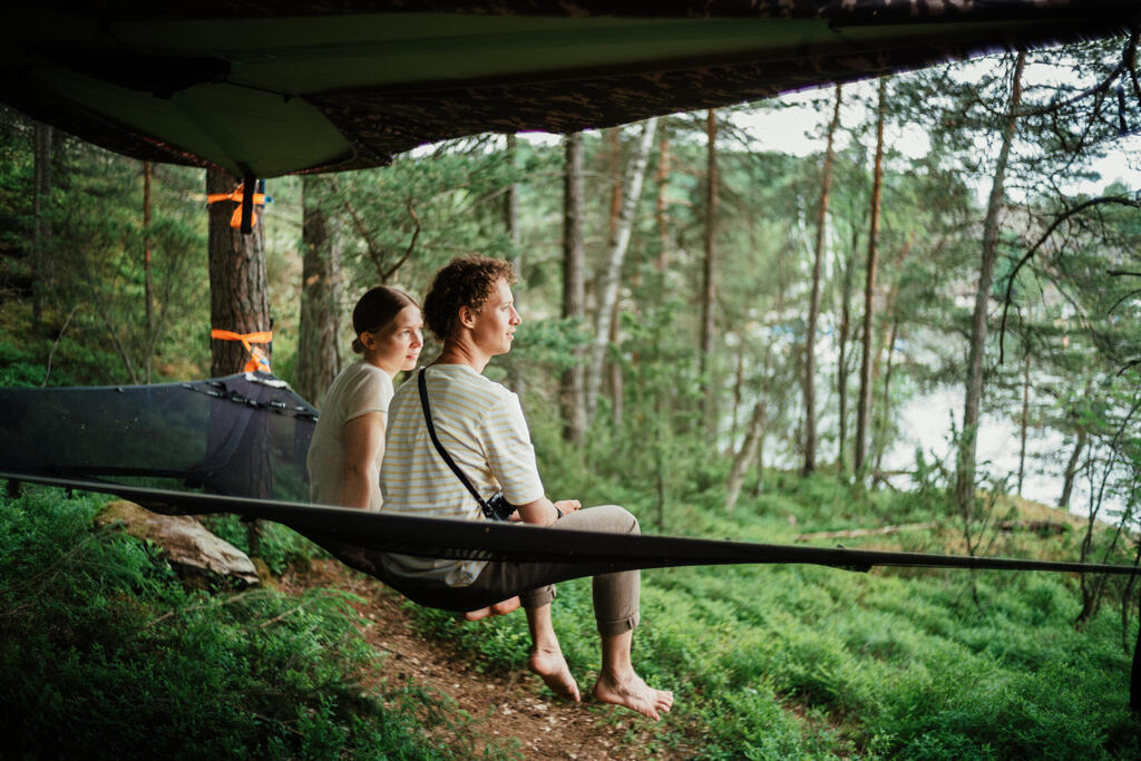 Tentsile camping in Vallisaari. Photo: Jussi Hellsten