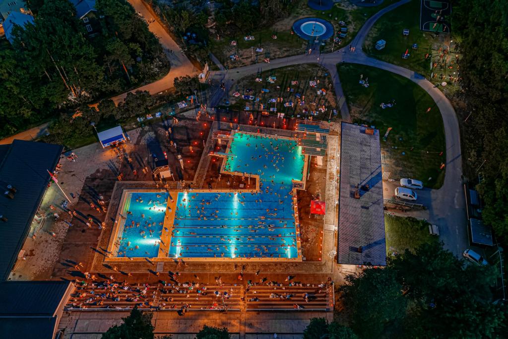 Kumpula outdoor swimming pool, photo from above at dusk.