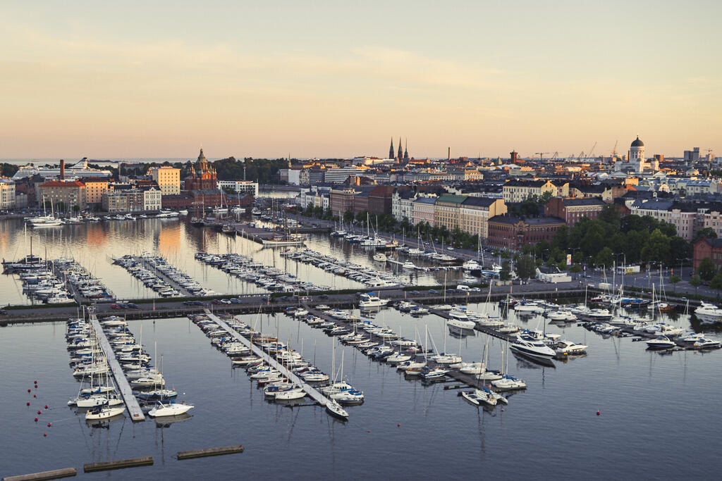 Tervasaari marina in the evening sun.  Photo: Kari Ylitalo / Helsinki Partners