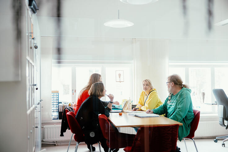 Kolme sosiaaliohjaajaa, Helsingin vammaisten sosiaalityö