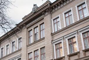 Ressun lukion julkisivu