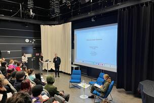 Paavo Teittinen Helsingin medialukion vieraana. 