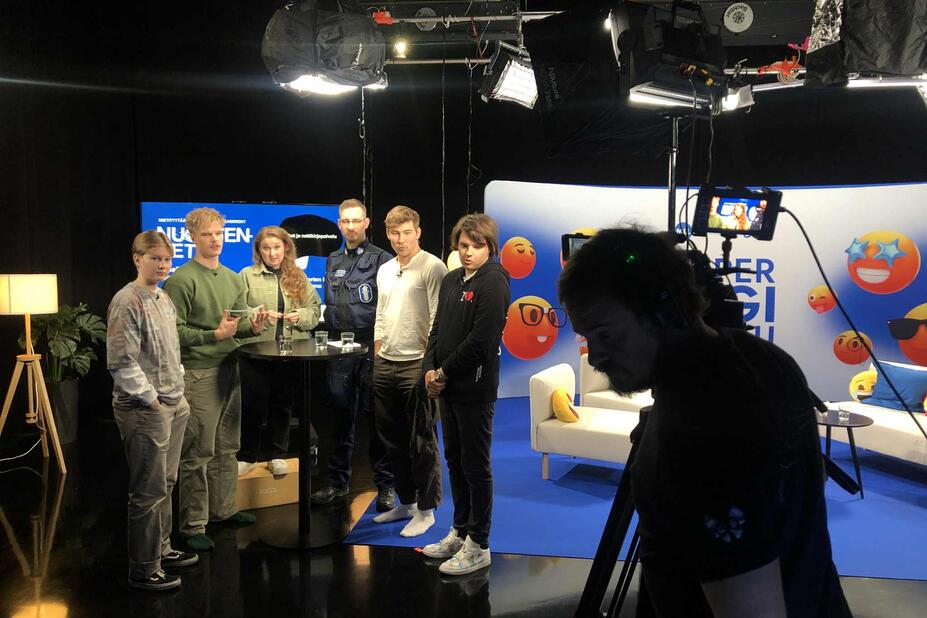 Helsingin medialukion opiskelijoita SuperDigikoulussa