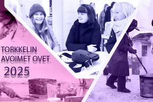 Nuoria tutustumassa Helsingin kuvataidelukioon.