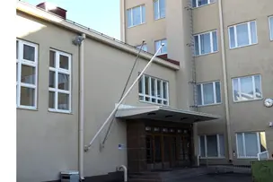Helsingin kuvataidelukion sisäänkäynti