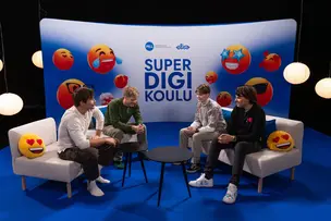 Helsingin medialukion opiskelijoita SuperDigikoulussa