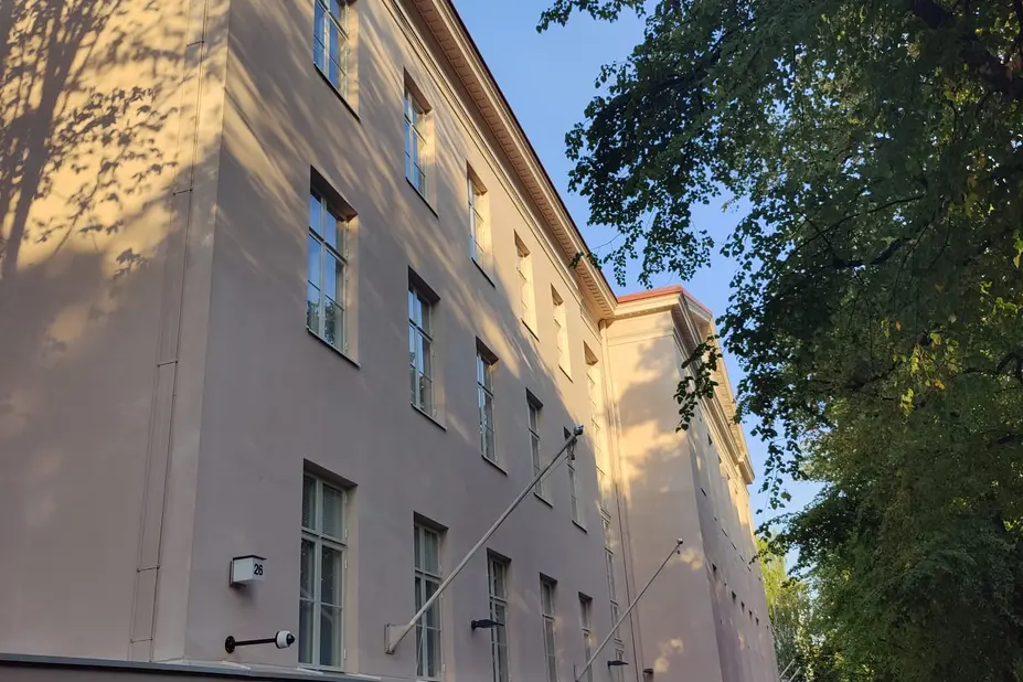Koulun julkisivu