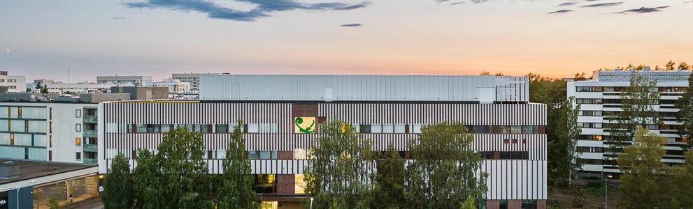 Helsinki Upper Secondary School of Languages in the evening