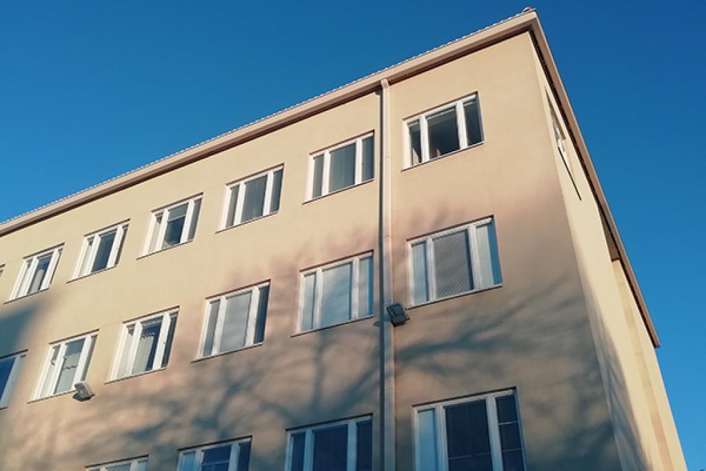 Helsingin kuvatidelukion rakennus Torkkelinmäellä. Kuva: Tomi Uusitalo