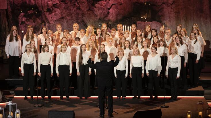 Sibelius-lukion tyttökuoro konsertissa