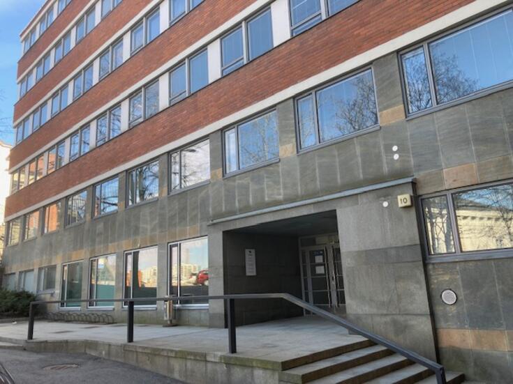 Helsingin kuvataidelukion koulurakennus Siltavuorenpenger 10:ssä.