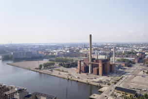 Ilmakuva Hanasaaren voimalaitosalueesta.