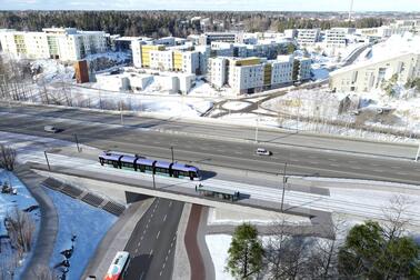 Havainnekuva Viikin-Malmin pikaraitiotiestä Hernepellontiellä.