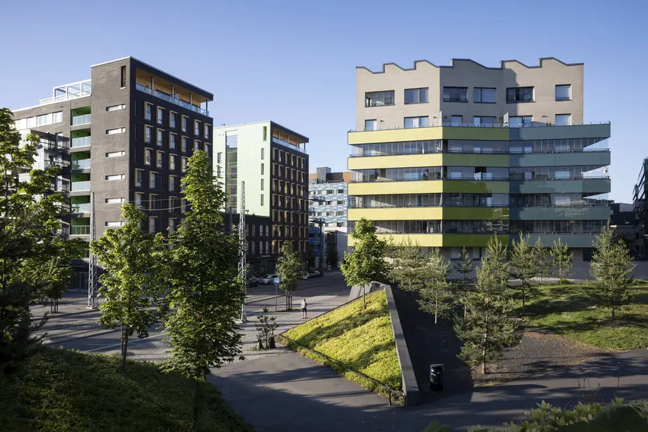 Kerrostaloja Välimerenkadulla, Hyväntoivonpuiston kupeessa.