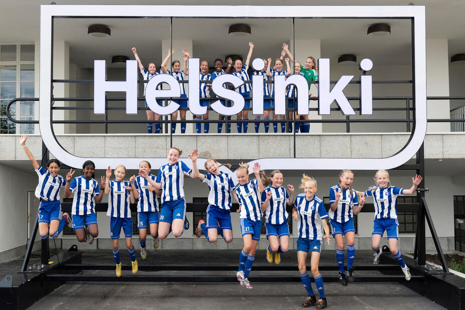 A large moveable LED light sign version exists of the Helsinki framed logo (Helsinki logo). It is used at events, for example. Photo: Jussi Eskola