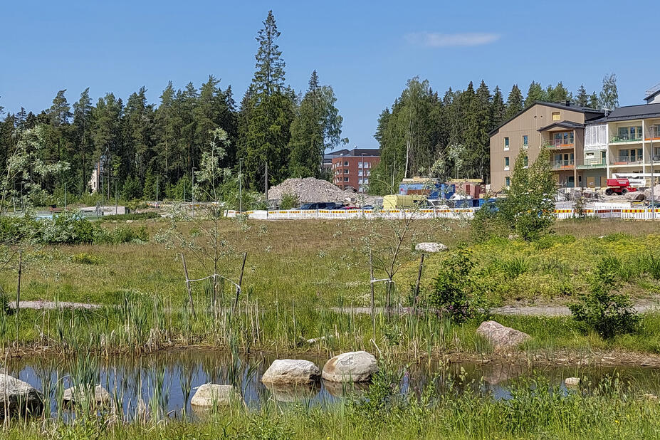 NonHazCity3-hankkeen rakennusmateriaali- ja hulevesitutkimuksen näytteet kerättiin ATT:n ja Hekan Kuninkaantammen kohteista.  Kuva: Elisa Keto