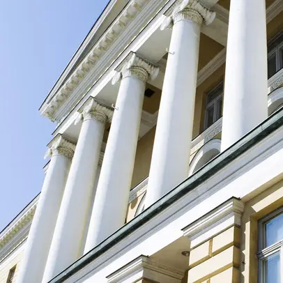 Helsingin yliopiston päärakennus.