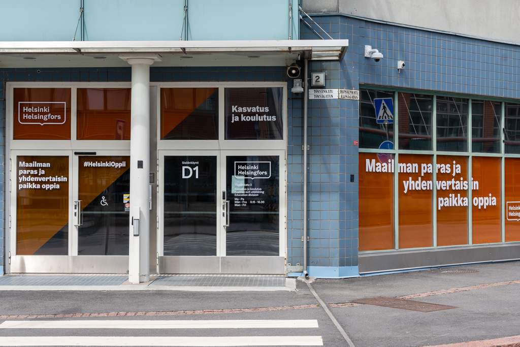 The entrance to the Education Division’s administration displays elements of Helsinki’s visual identity. 