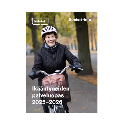 Seniori ajaa pyörällä. 