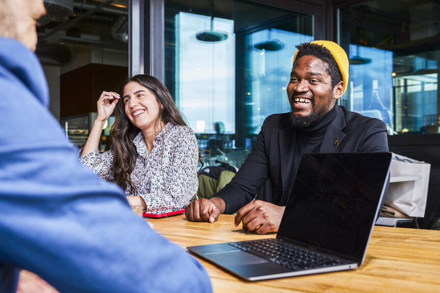 Yhdessä työskentelyä.