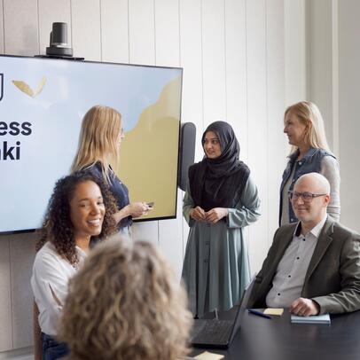 Yhdessä työskentelyä.