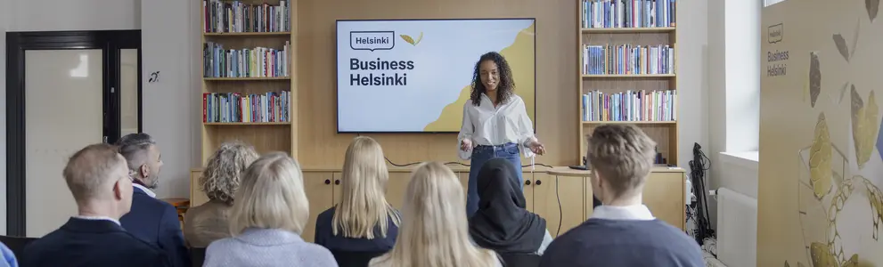 Ihmisiä tapahtumassa.